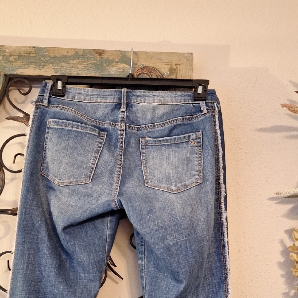 🔥🔥CLEARANCE🔥🔥 Jessica Simpson Medium Blue Distressed Straight Jeans. Size 27 - Picture 7 of 11